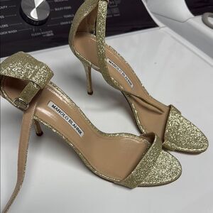 Manolo Blahnik Gold Glitter Stiletto Heels Size 42  LIKE NEW Excellent Condition